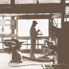 【匠の技】機械的な音からやさしい音へ～ぬくもりのある木工と藍染め