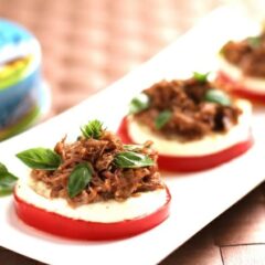 逸品レシピ【コンビーフのせリッチなカプレーゼ】