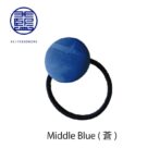 徳島阿波の本藍染め、絹の着物生地を使用した髪留め 本藍染矢野工場にて藍染め作家矢野藍秀氏が丁寧に染め上げた絹の着物生地を使用しています。 色の濃淡が３種類から選べますが、地模様や柄の出方はお選び頂けません。予めご了承ください。